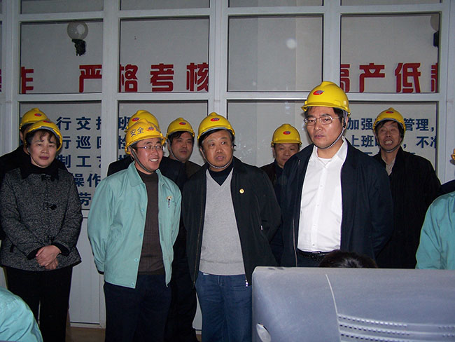 2007年1月11日，張家港市委書記黃欽到集團核心企業(yè)華昌化工考察