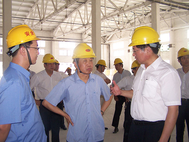 2009年7月20日，張家港市委書記黃欽來我公司進行高溫慰問及夏季安全生產(chǎn)檢查