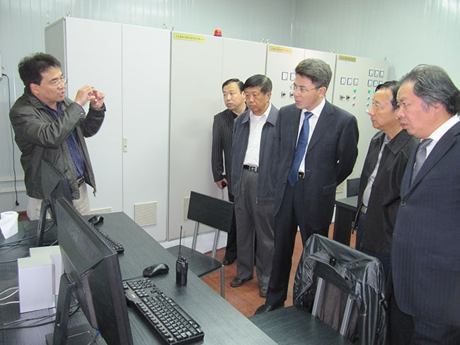 2010年10月11日，張家港市委副書記梁一波到集團下屬企業(yè)艾克沃公司考察