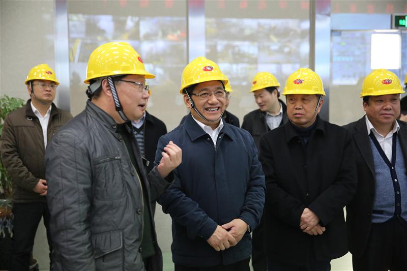 2015年12月30日下午，蘇州市副市長徐美健帶領(lǐng)消防、安監(jiān)等部門的負(fù)責(zé)人來華昌化工進(jìn)行節(jié)前安全生產(chǎn)檢查工作。