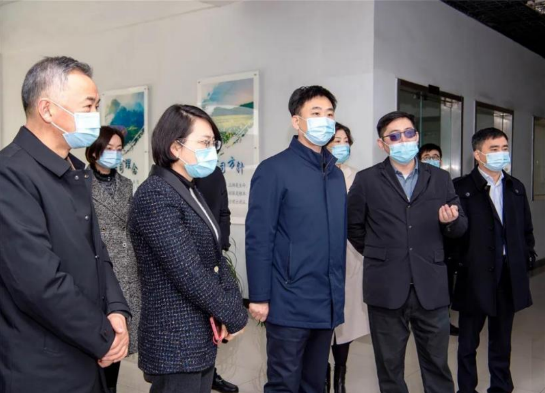 2022年2月9 日上午，市委副書記、市長蔡劍峰一 行來到江蘇七洲綠色化 工股份有限公司