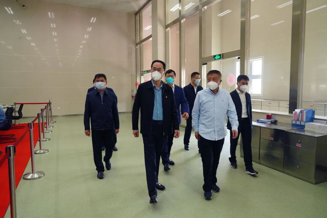 2022年4月21日上午，張家港市委書記韓衛(wèi)一行來到華昌化工走訪調(diào)研